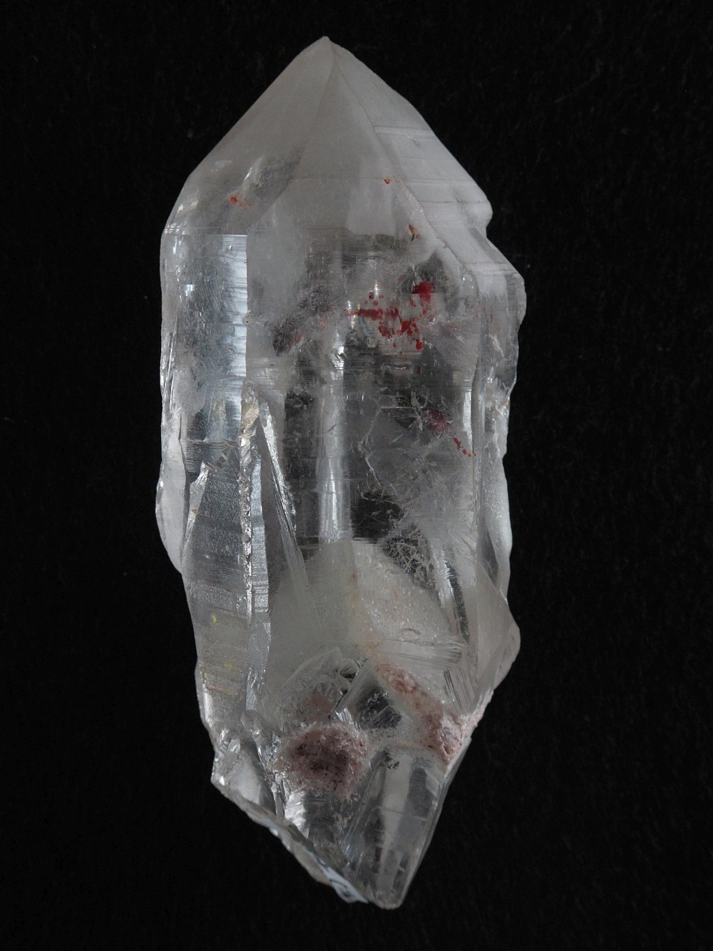 Phantom-Kristall mit Pyramidenförmigem Phantom und Lepidocrocit. Shigar Tal. Himalaya. Pakistan.