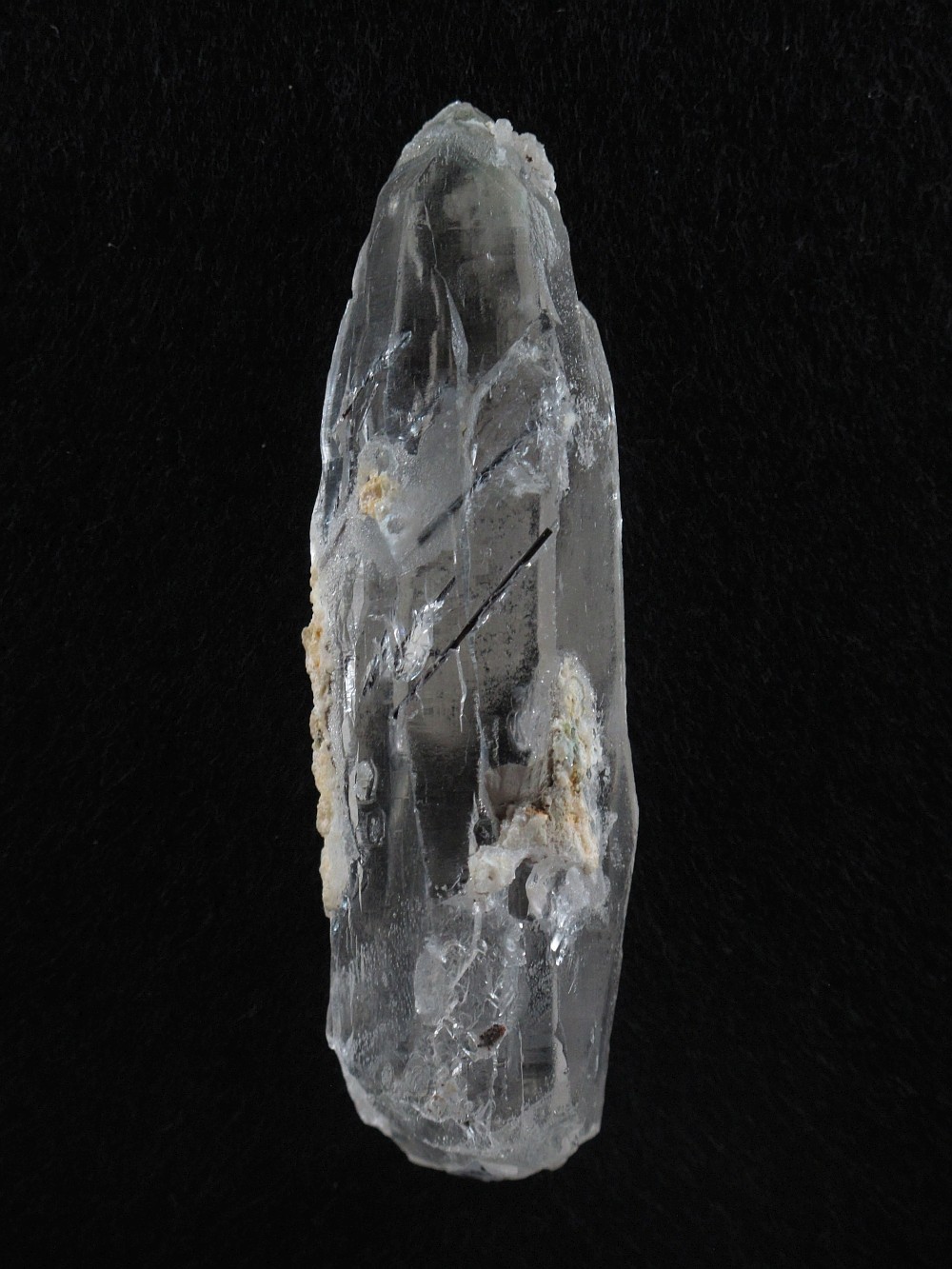 Bergkristall mit Turmalin-Nadeln. Shigar Tal. Himalaya. Pakistan.